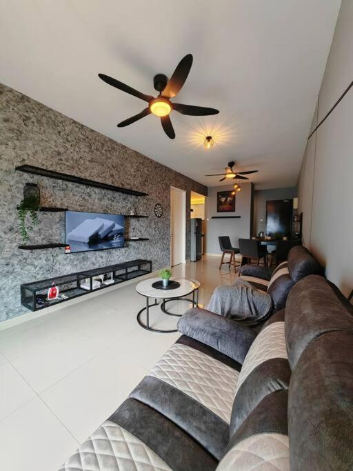 Industrial Design Simfoni 3 Bedroom W Netflix And Wi-Fi Cheras Exterior foto